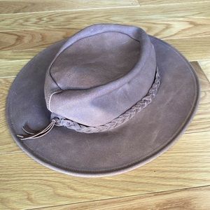 Vintage Minnetonka Fold Up Hat. Size xl. Genuine leather.